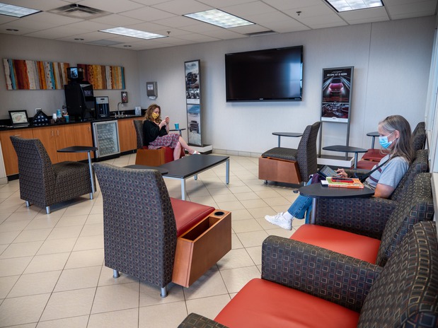 Images Luther Kia of Bloomington