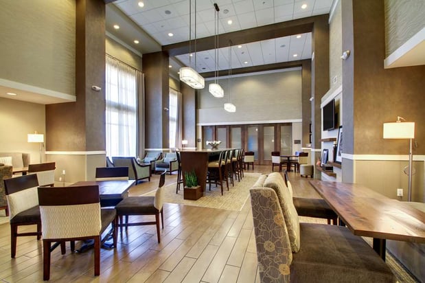 Images Hampton Inn & Suites Milwaukee West