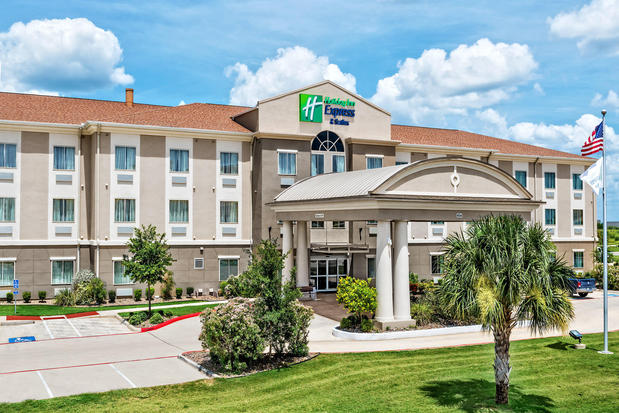 Images Holiday Inn Express & Suites Cotulla, an IHG Hotel