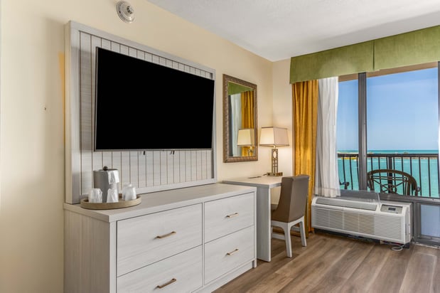 Images Holiday Inn & Suites Clearwater Beach by IHG