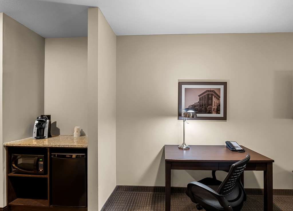 Images Best Western Plus Lacombe Inn & Suites