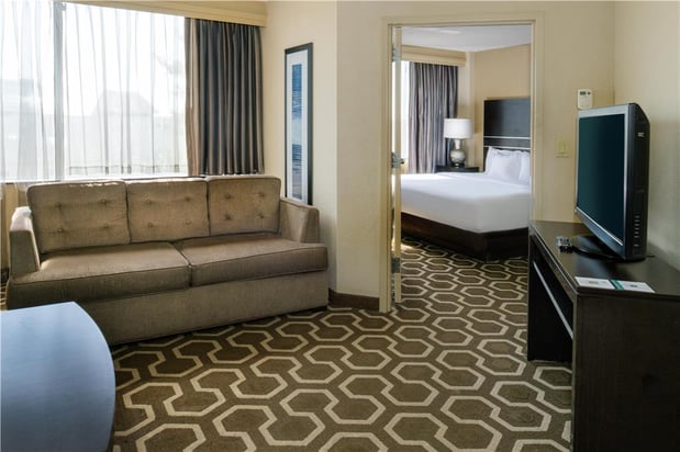 Images Embassy Suites by Hilton St. Louis Airport