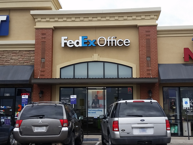 FedEx Office Print & Ship Center in San Angelo, 4532 Sherwood Way - Mail Services in San Angelo 