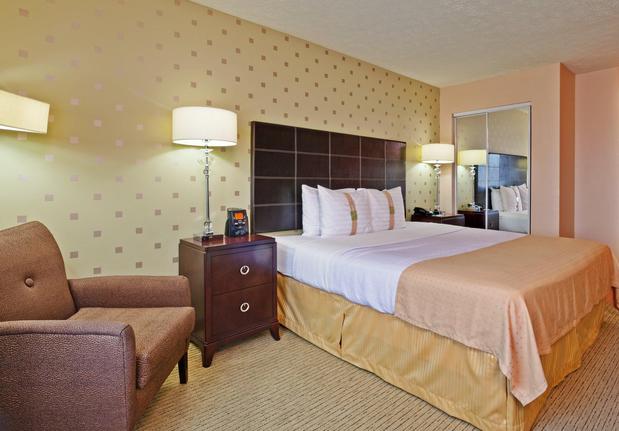 Images Holiday Inn Bloomington-University Area, an IHG Hotel