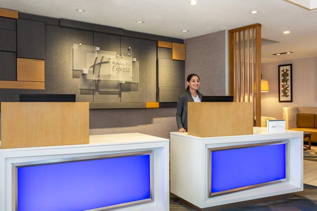 Images Holiday Inn Express & Suites Redding by IHG