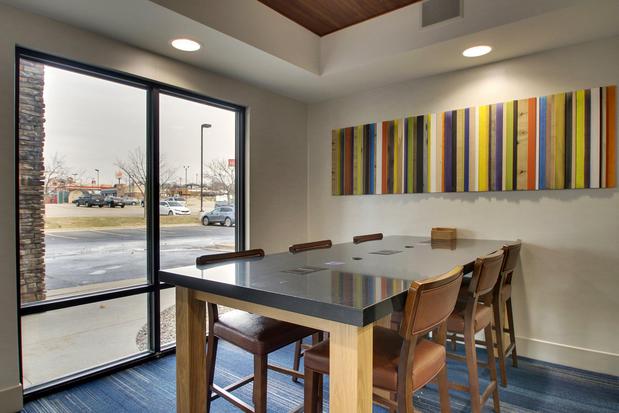 Images Holiday Inn Express & Suites Cedar Rapids-I-380 @ 33rd Ave by IHG