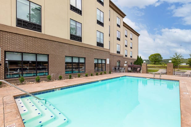 Images Holiday Inn Express & Suites Cleveland Northwest by IHG