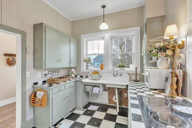 Images Chelsea Dallmann, REALTOR