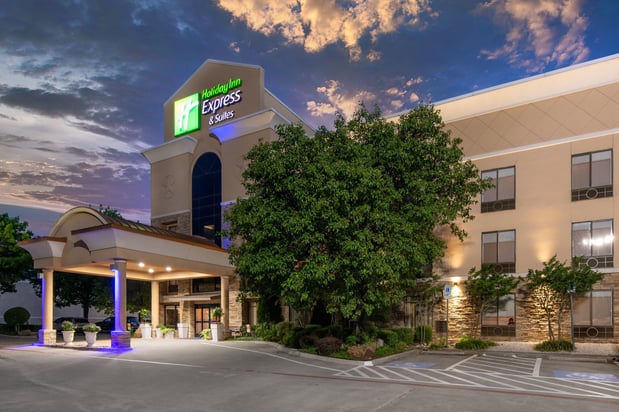Images Holiday Inn Express & Suites Arlington (I-20-Parks Mall) by IHG