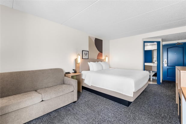 Images Spark by Hilton Green Bay