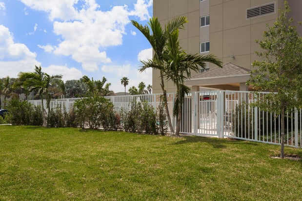 Images Candlewood Suites Miami Intl Airport - 36th St by IHG