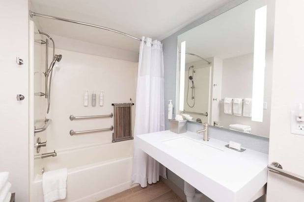 Images Hilton Garden Inn Des Moines Airport