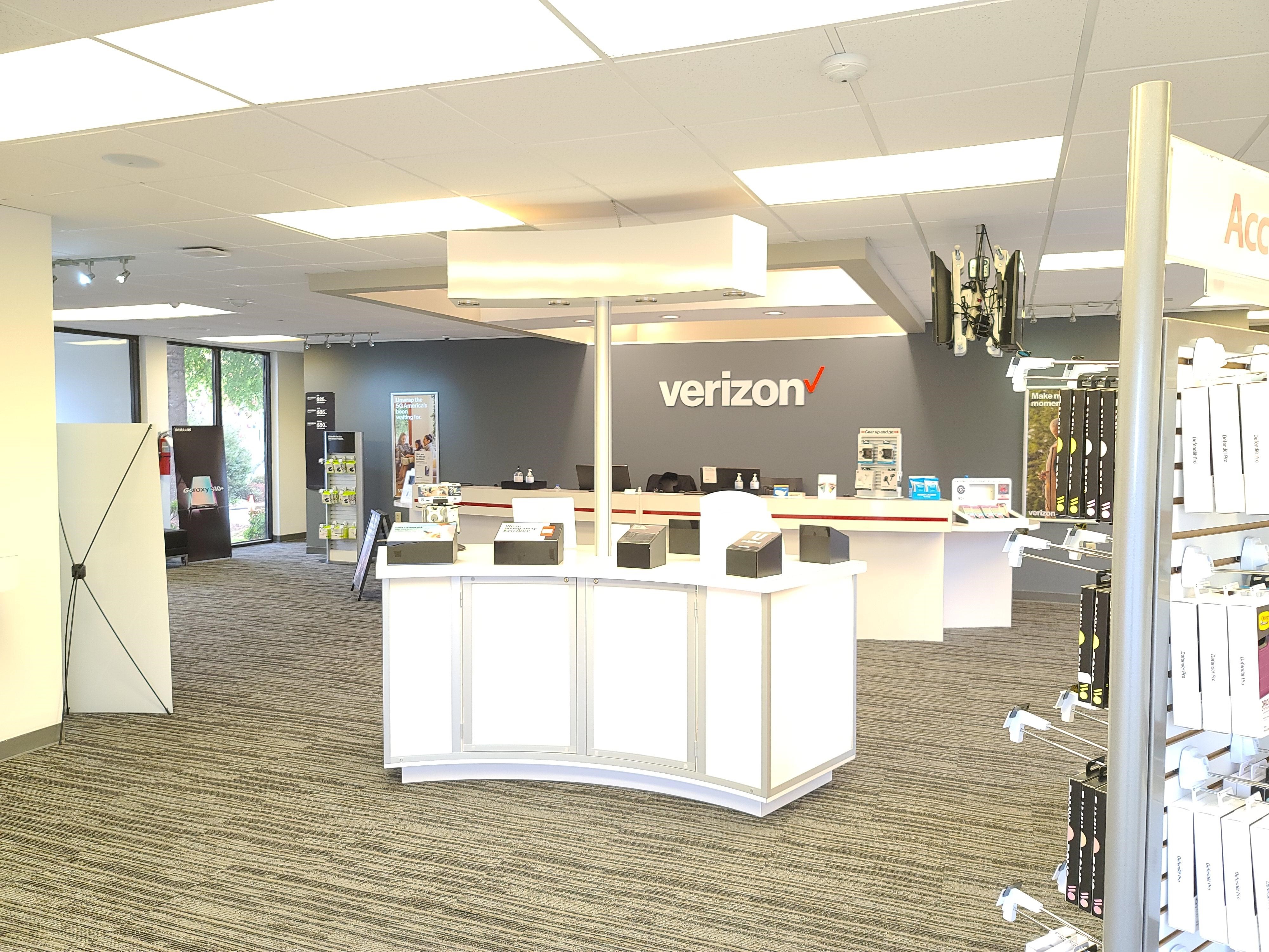 TCC Verizon Authorized Retailer
2190 Southport Road
Spartanburg, SC 29306 Verizon Spartanburg (864)699-9367