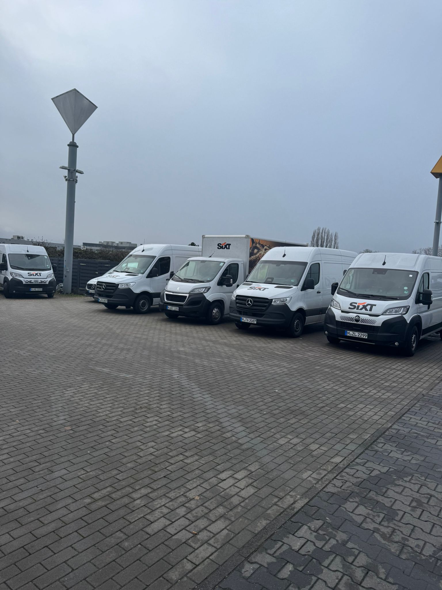 SIXT Truck Center Mainz/Wiesbaden, Fritz-Lenges-Str. 12 in Wiesbaden, Mainz-Kastel