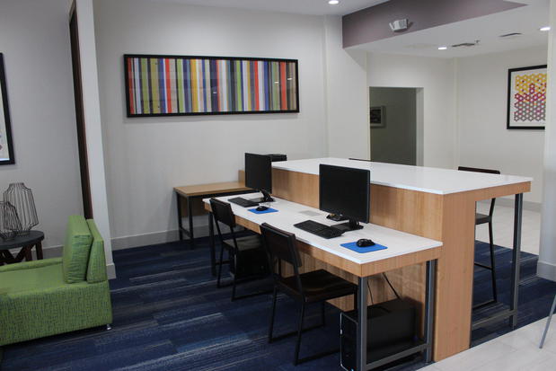 Images Holiday Inn Express & Suites Mansfield, an IHG Hotel
