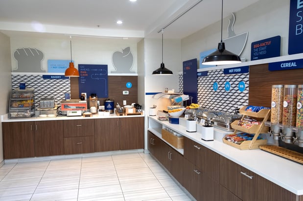 Images Holiday Inn Express & Suites Chicago West - St Charles by IHG