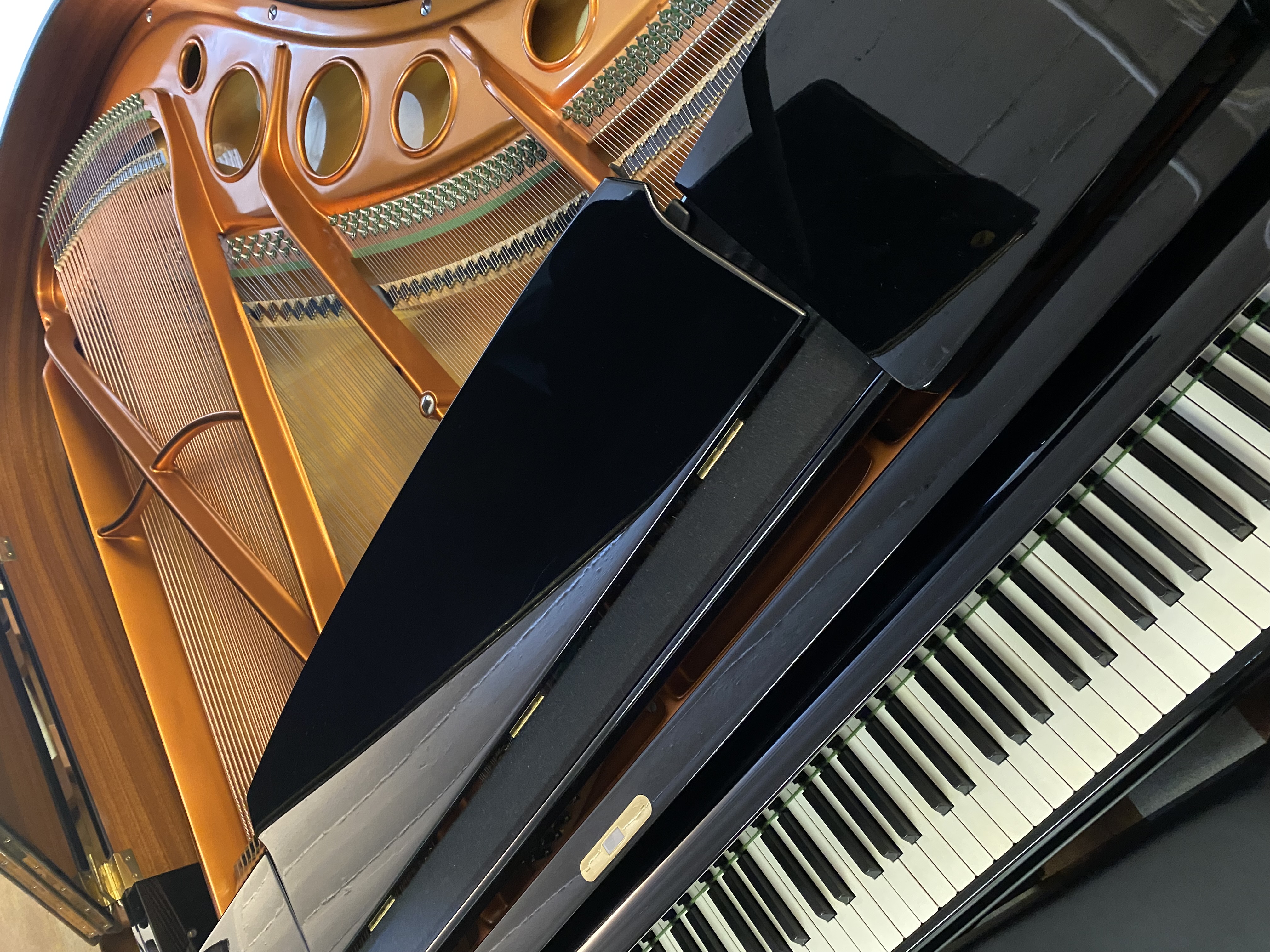 Bilder Heutschi Piano AG