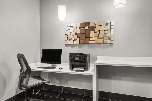 Images Holiday Inn & Suites Bothell by IHG