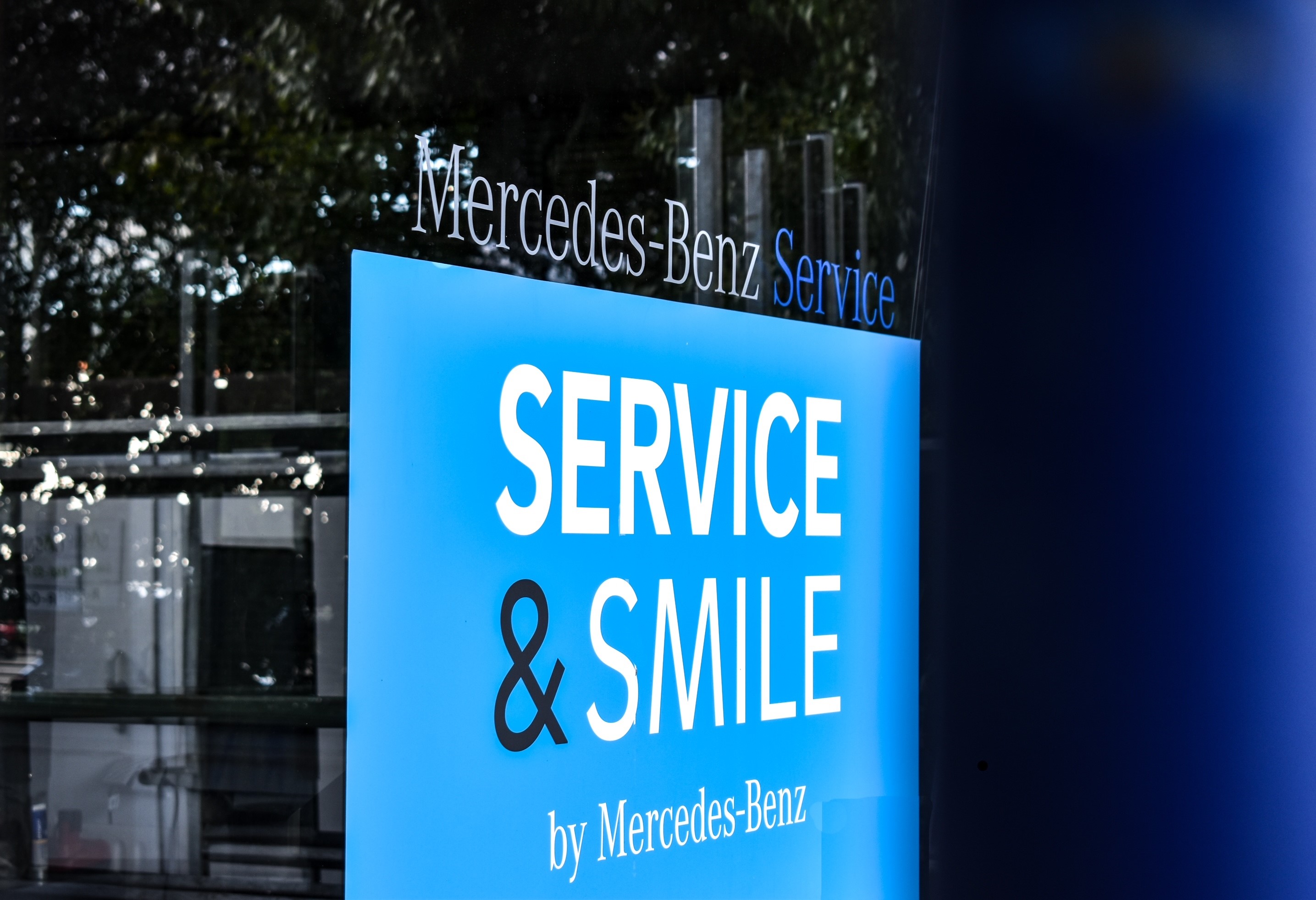 Bilder Mercedes-Benz Werkstatt SERVICE & SMILE