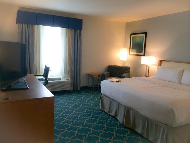 Images Holiday Inn Express & Suites West Ocean City, an IHG Hotel