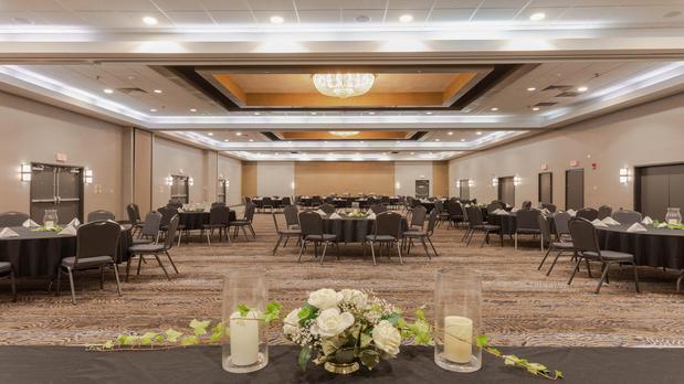 Images Holiday Inn Roanoke Airport-Conference Ctr by IHG