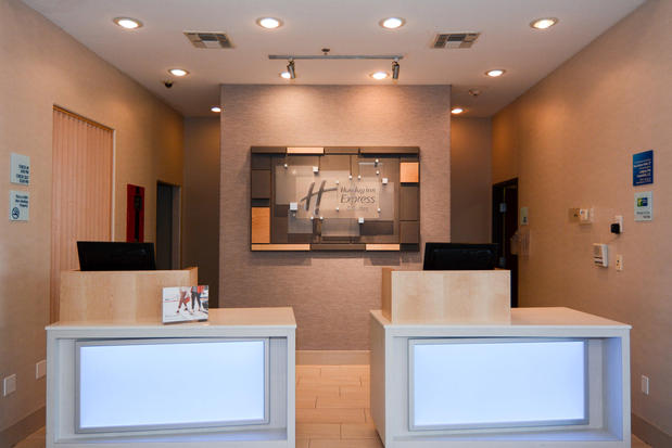 Images Holiday Inn Express & Suites New Boston, an IHG Hotel