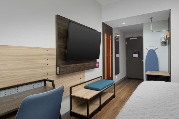 Images Tru by Hilton Charlotte Airport Lake Pointe