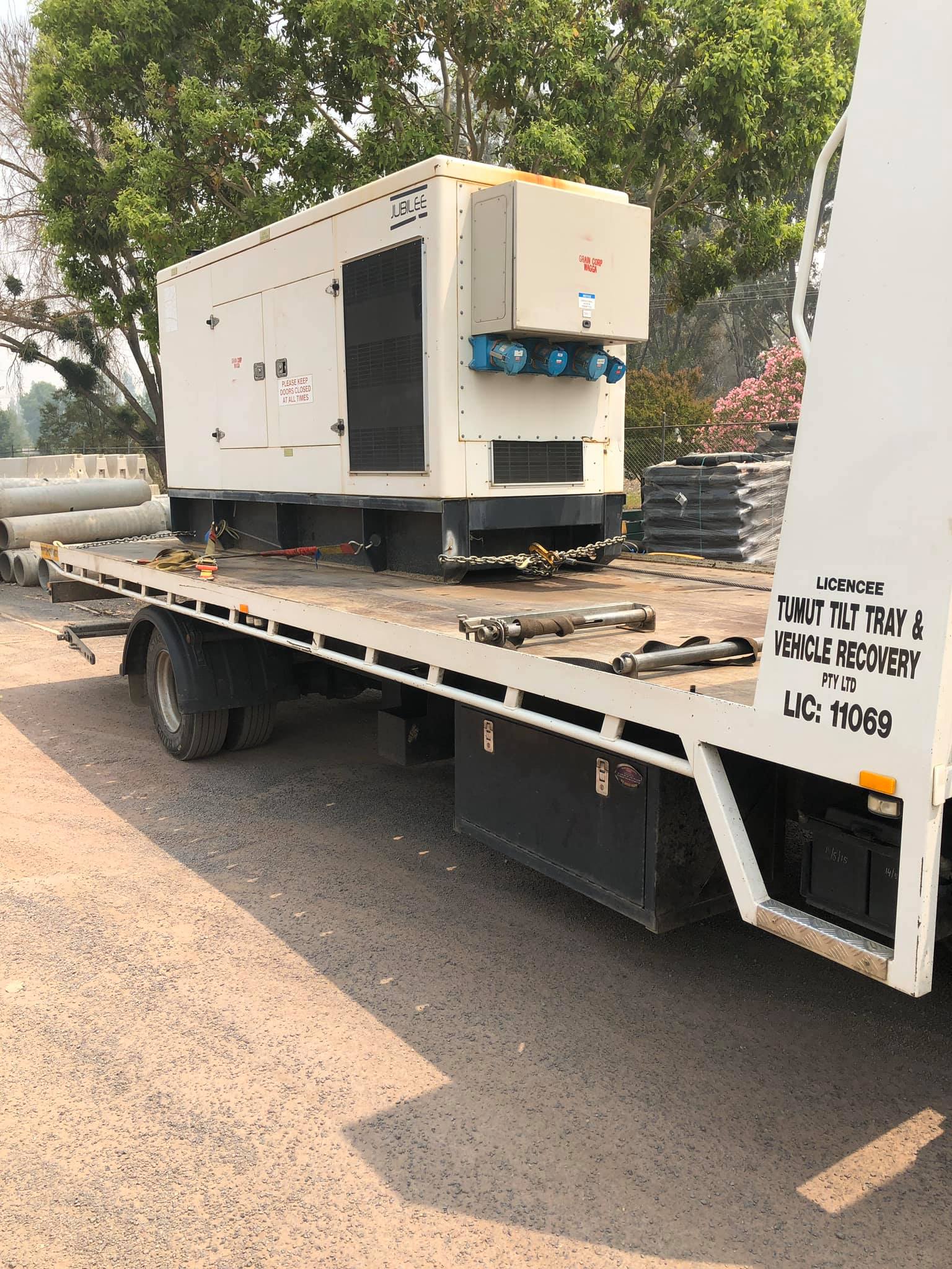 Images Tumut Tilt Tray & Vehicle Recovery Pty Ltd