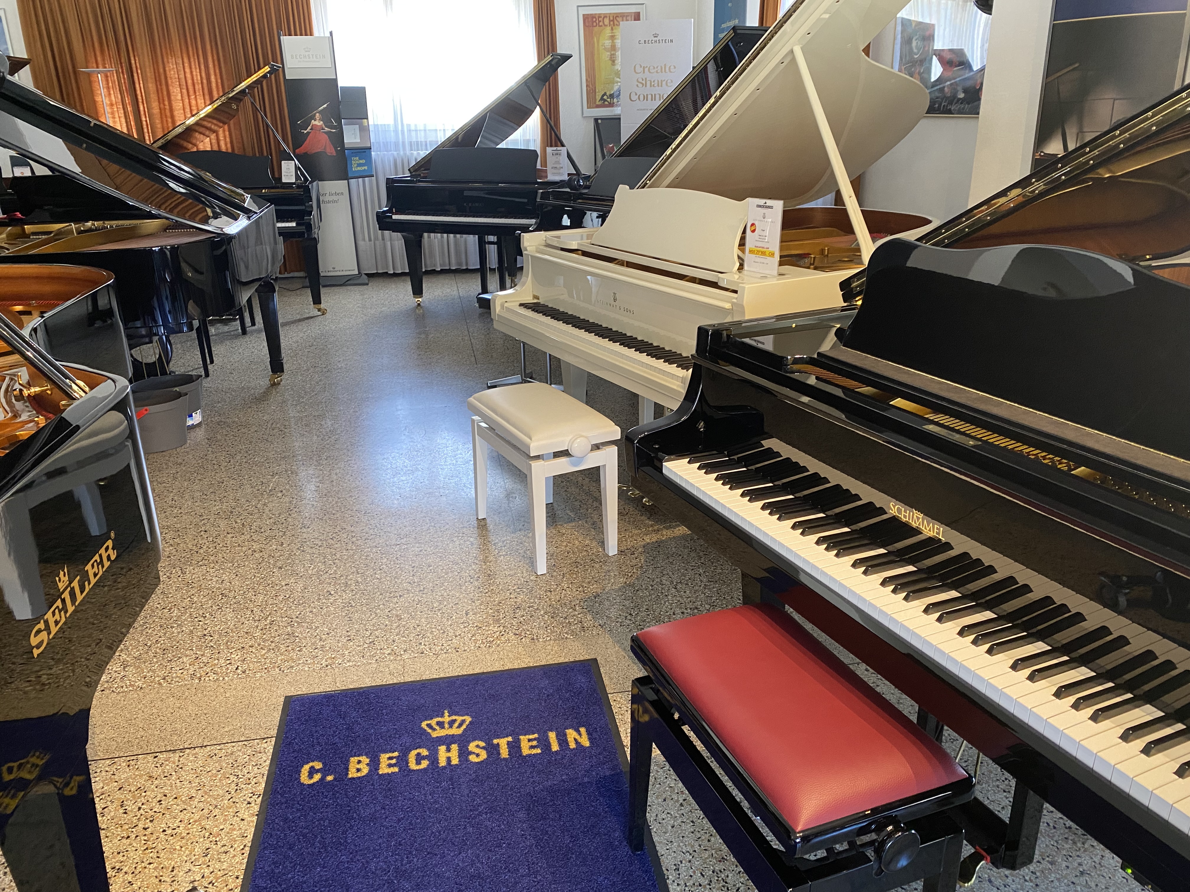 Bilder Heutschi Piano AG