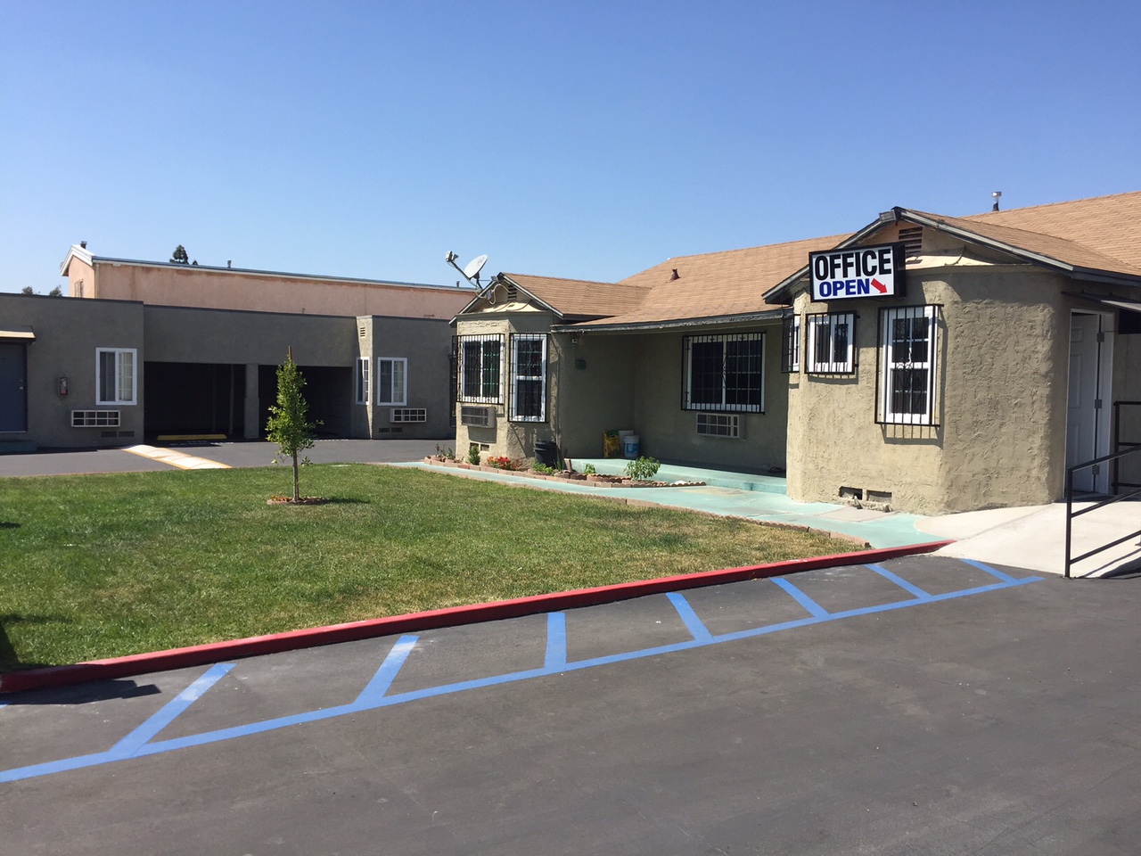 Deluxe Motel in Pomona, CA 91768