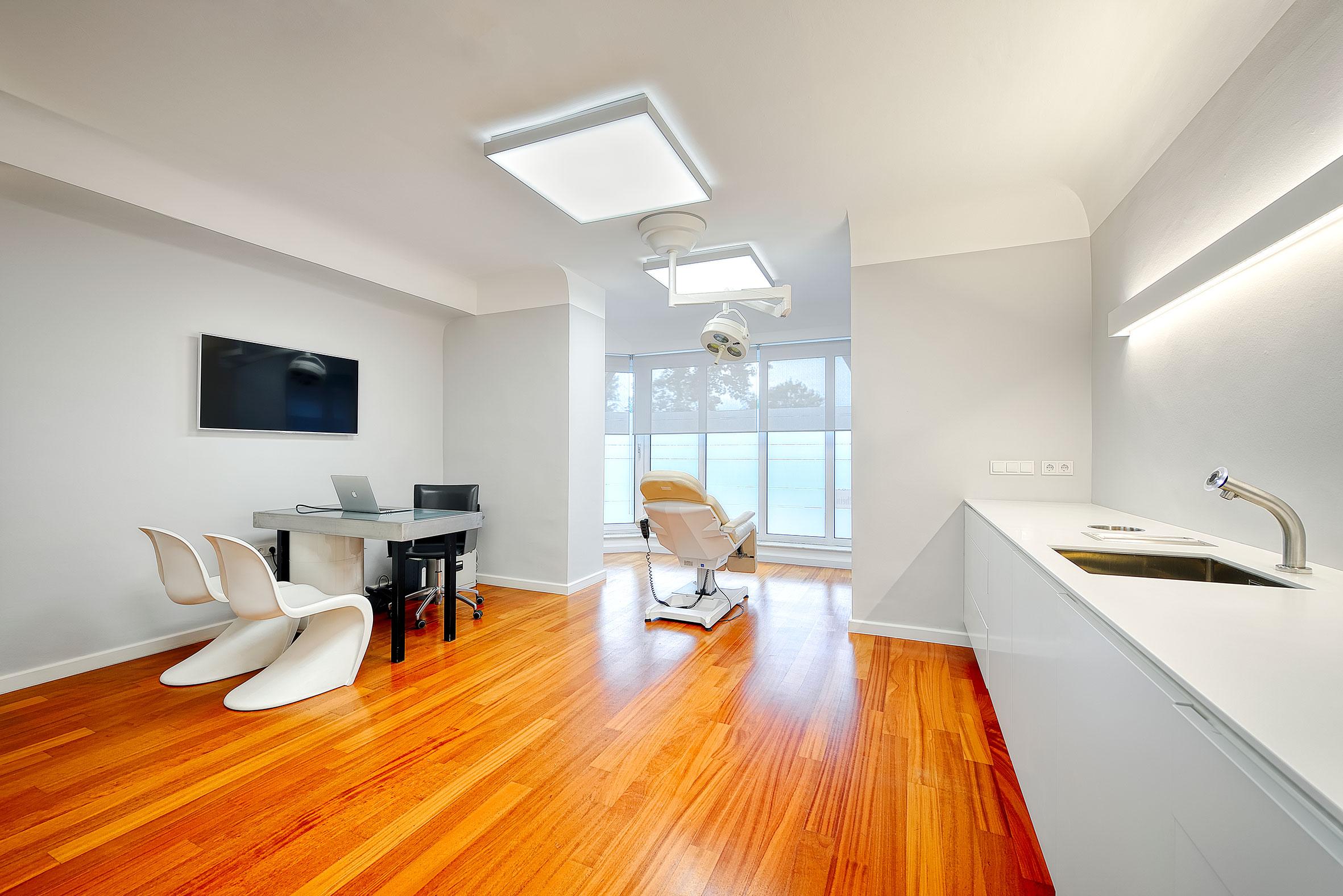 Klinik am Rhein, Fachklinik für Plastische Chirurgie, Düsseldorf, Kaiser-Wilhelm-Ring 43A in Stadtbezirk