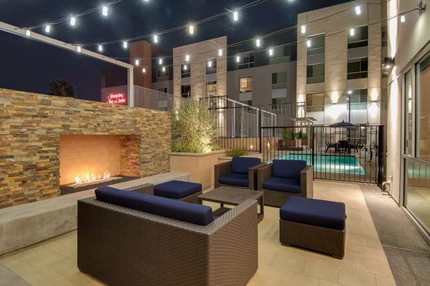 Images Hampton Inn and Suites Los Angeles - Glendale