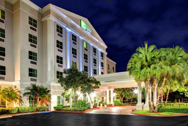Images Holiday Inn Express & Suites Miami-Kendall, an IHG Hotel