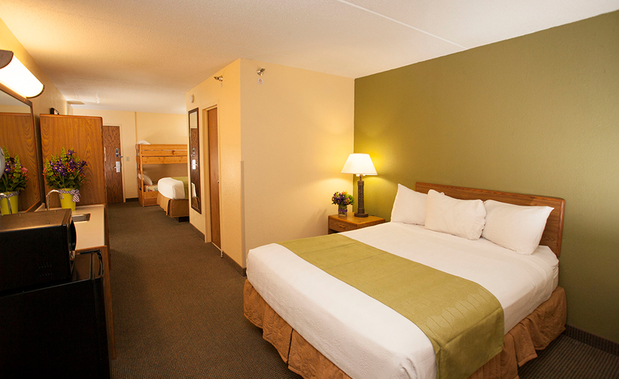 Images Edgewater Hotel and Waterpark