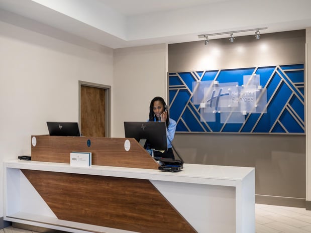 Images Holiday Inn Express & Suites Greensboro-(I-40 @ Wendover) by IHG