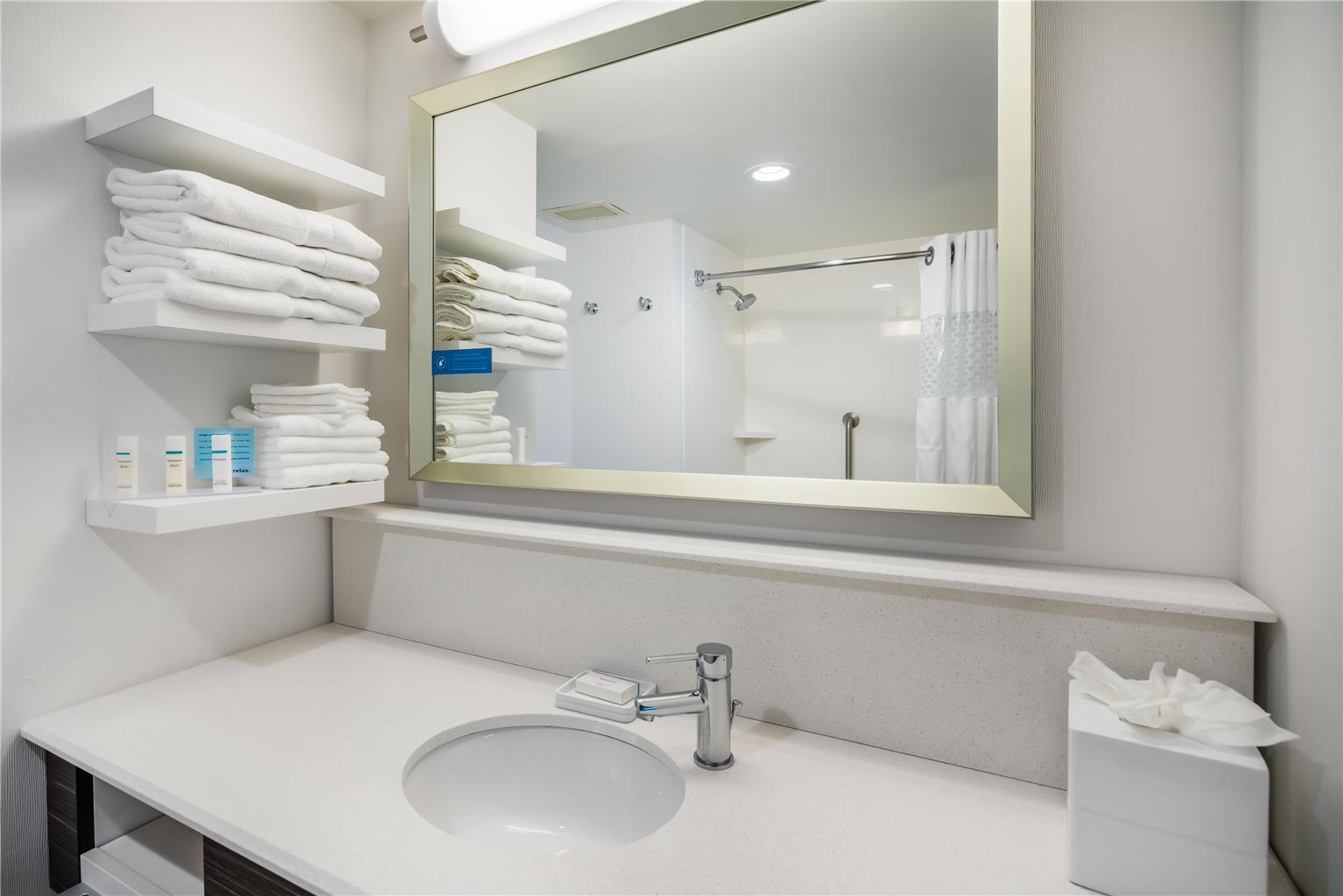 Guest room bath