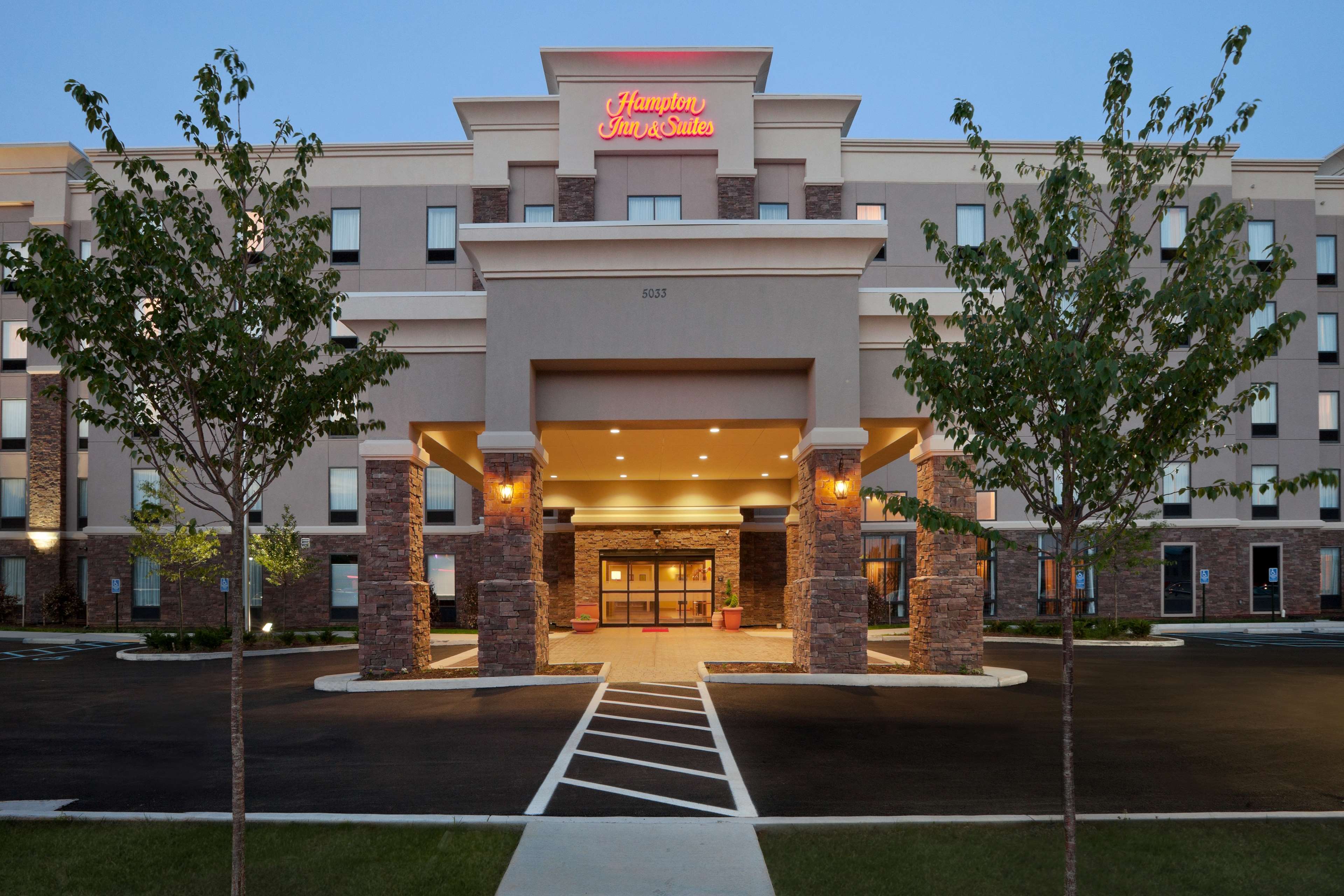 Hampton Inn & Suites Roanoke Airport