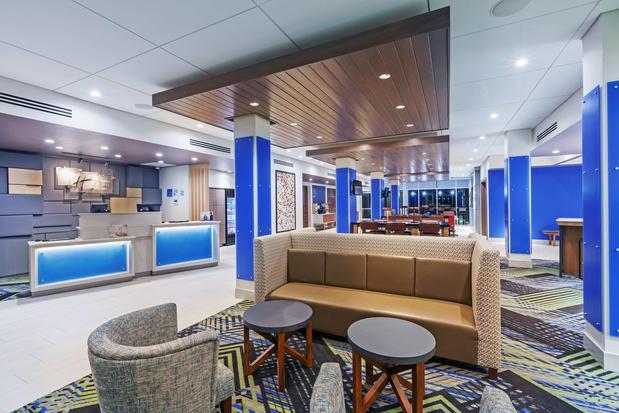 Images Holiday Inn Express & Suites Chanute by IHG