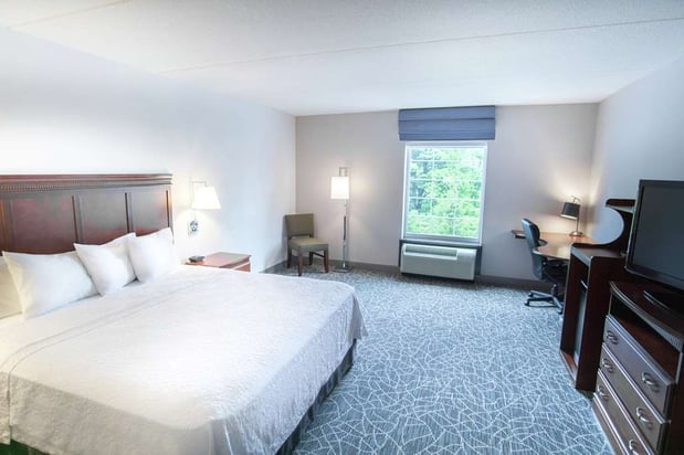 Images Hampton Inn & Suites Berkshires-Lenox