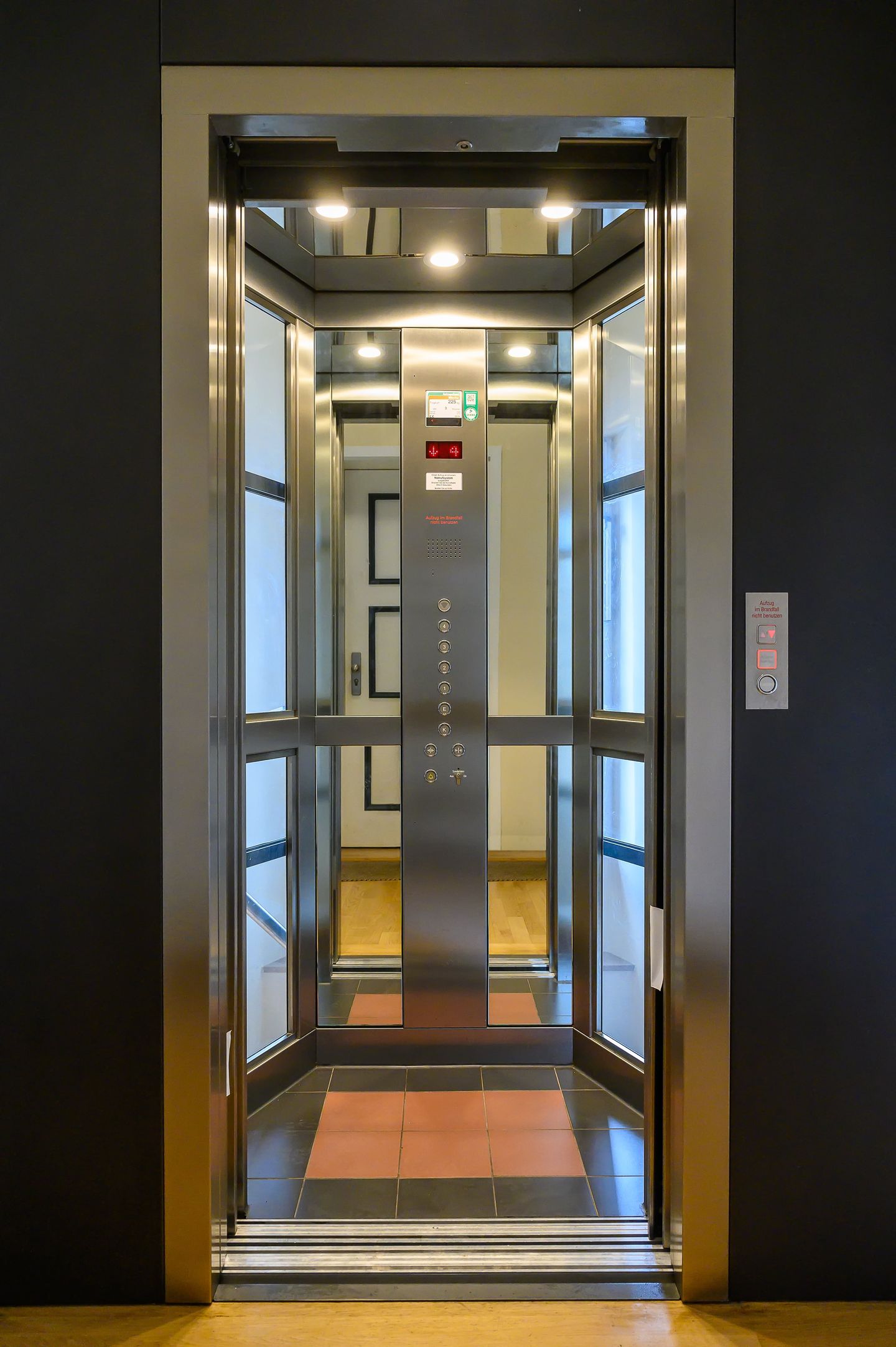 Aufzugsdienst München GmbH & AufzugsBau München GmbH, Dieselstraße 22 in Garching bei München