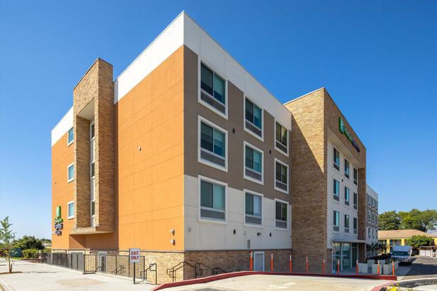 Images Holiday Inn Express & Suites San Jose – Silicon Valley by IHG