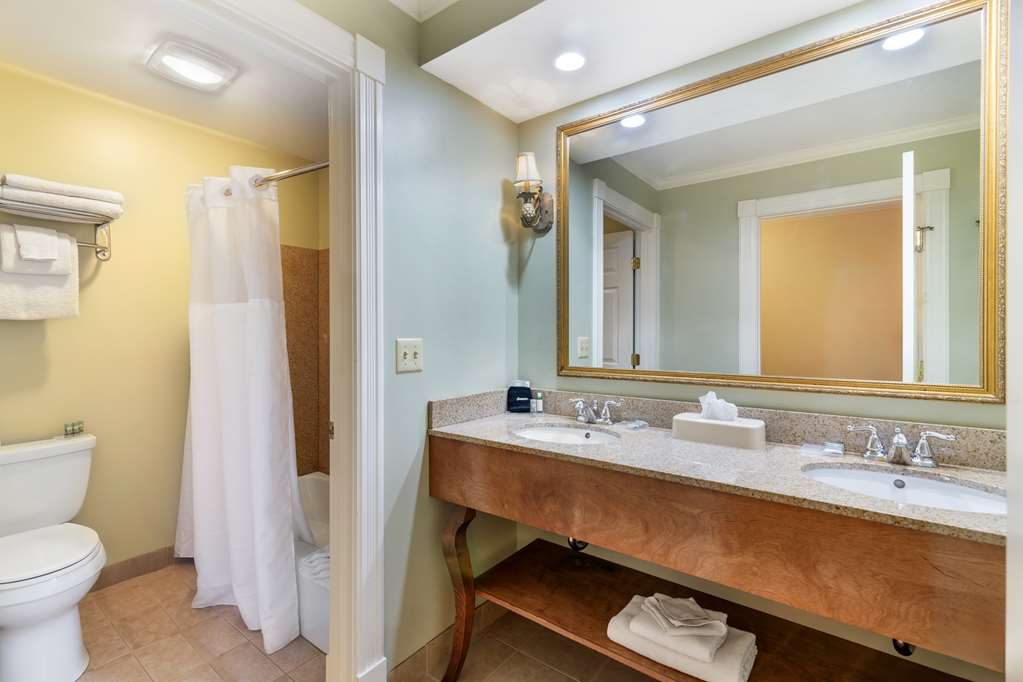 Executive Bathroom