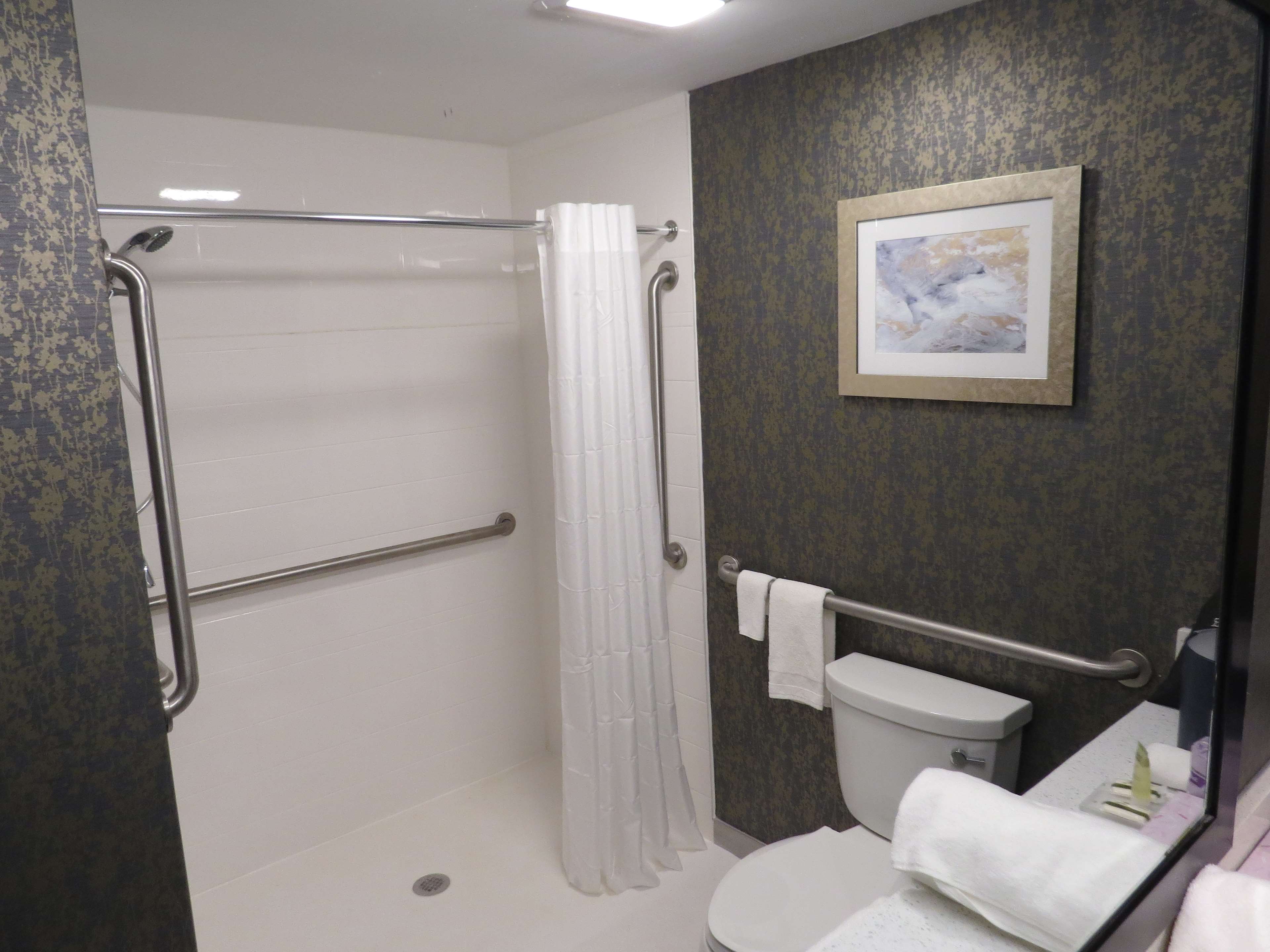 Mobility Access Roll-in Shower Best Western Plus Landmark Inn Laconia (603)524-8000