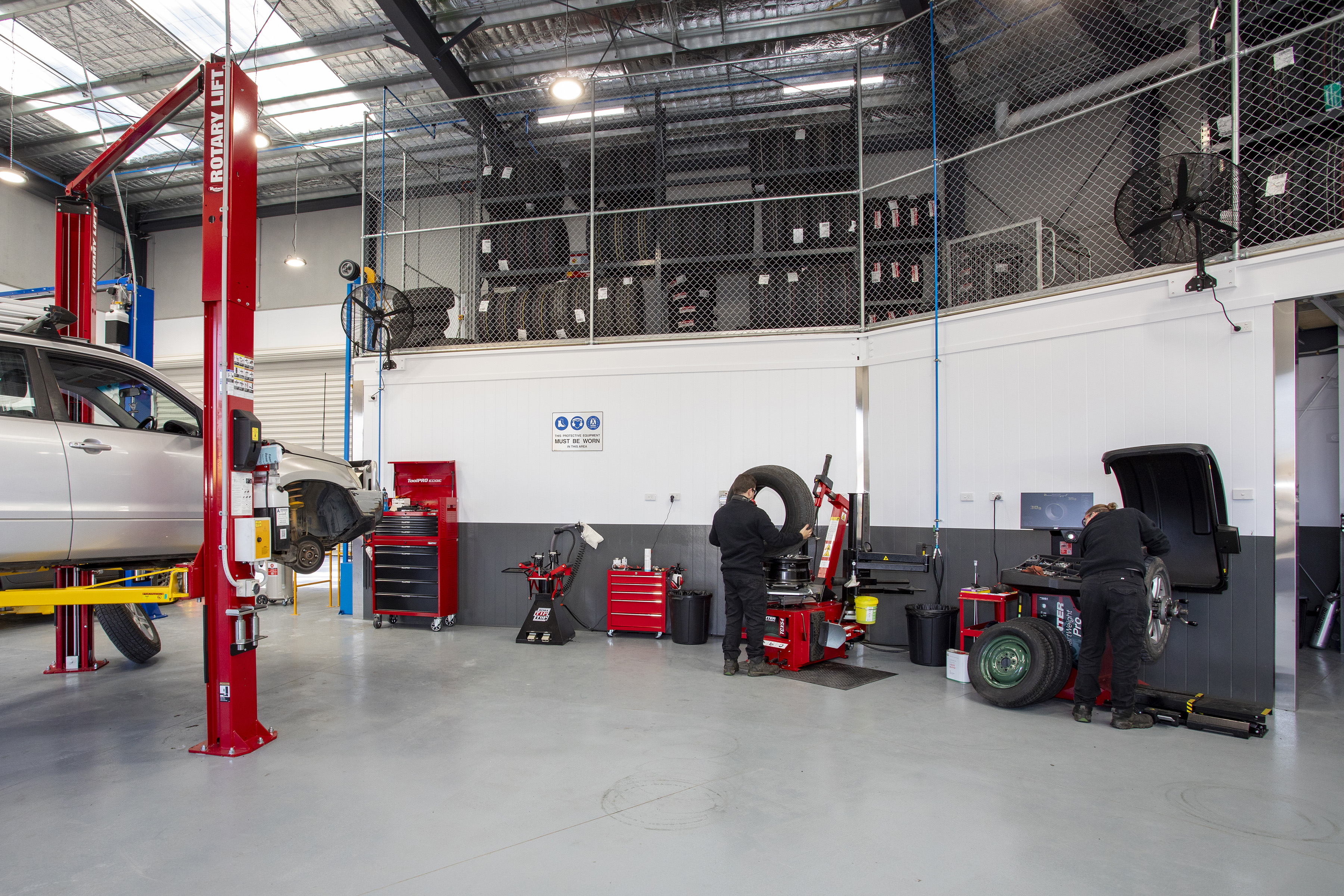 Images Bridgestone Select Tyre & Auto Huntlee