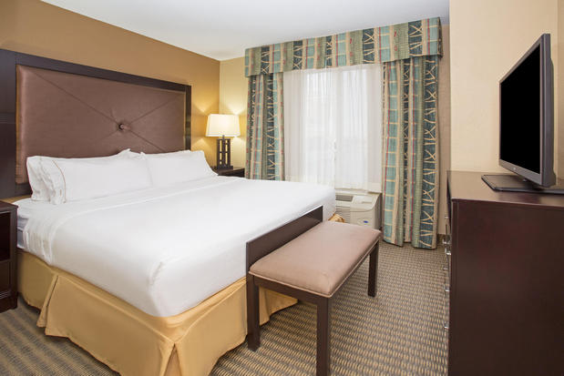 Images Holiday Inn Express & Suites Lexington, an IHG Hotel
