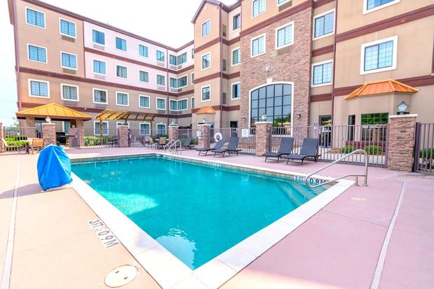 Images Staybridge Suites Houston IAH - Beltway 8 by IHG