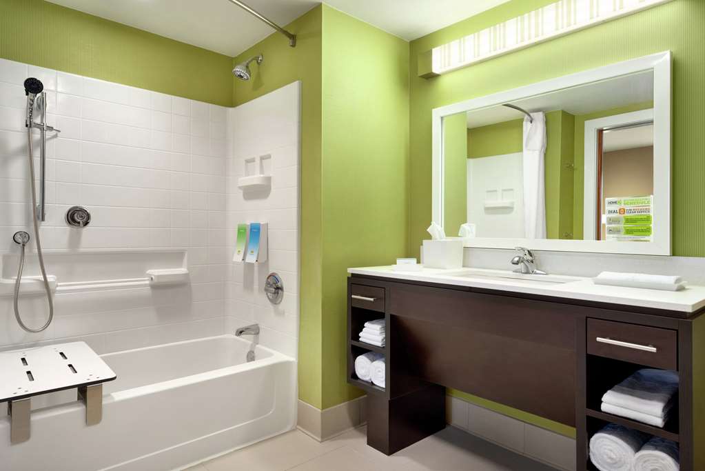 Guest room bath