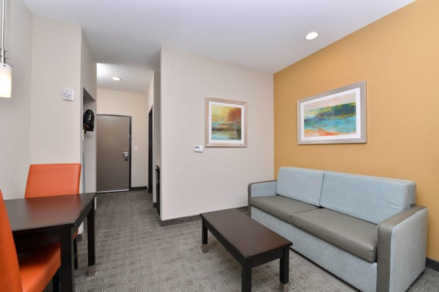 Images Holiday Inn Express & Suites Austin South by IHG