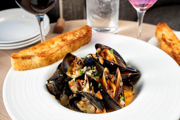 Images Drift Kitchen & Bar - Lido Beach Resort