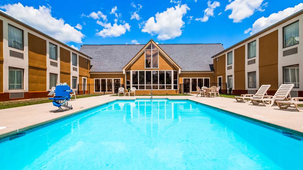 Outdoor Pool SureStay Plus By Best Western Wytheville Wytheville (276)228-7300